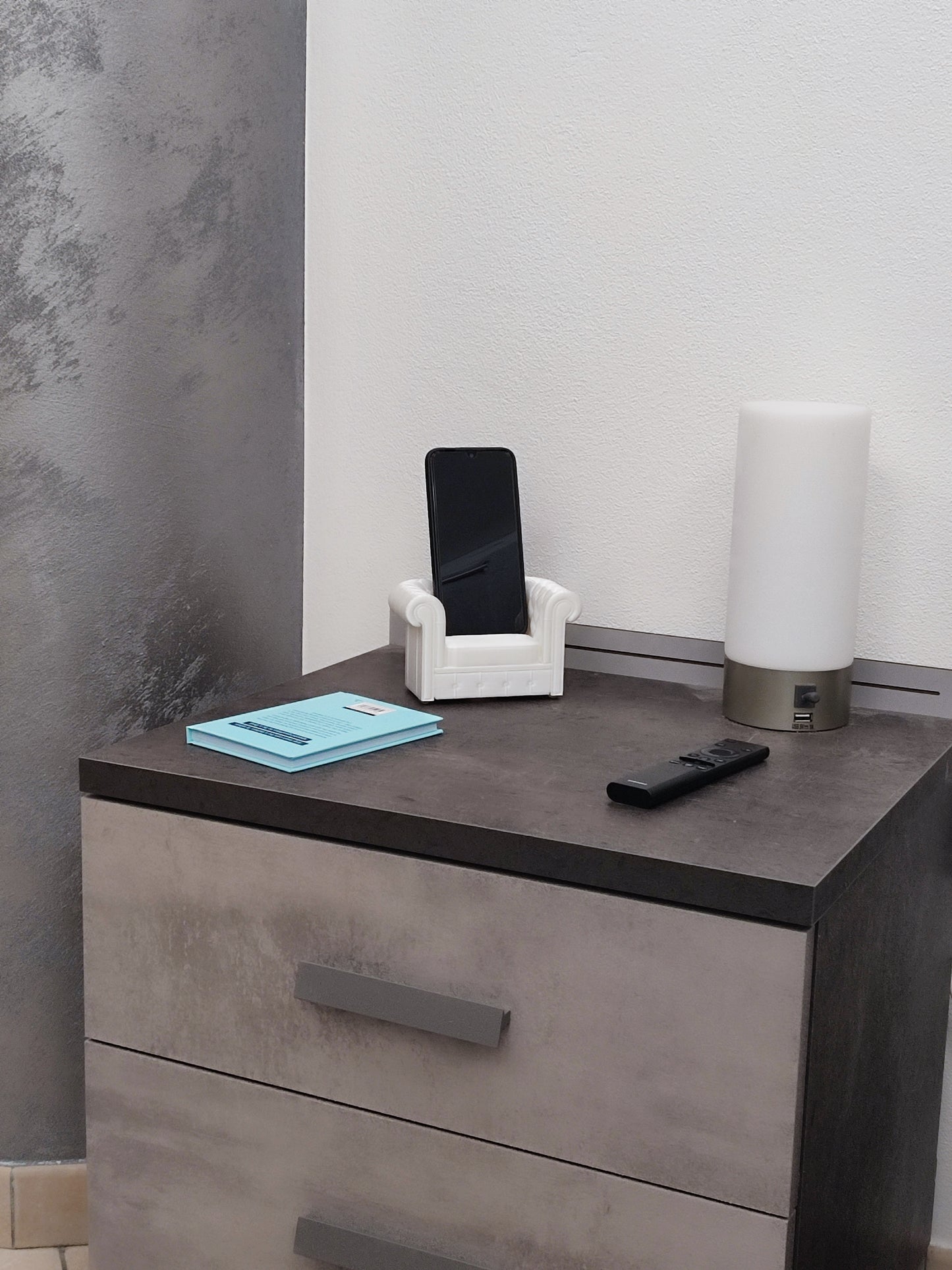 Simpatico divanetto portacellulare da tavolo