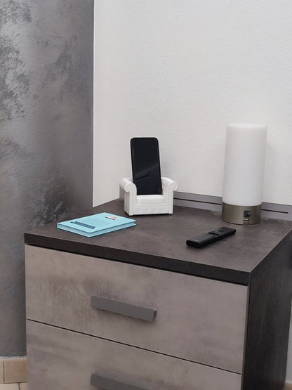 Simpatico divanetto portacellulare da tavolo