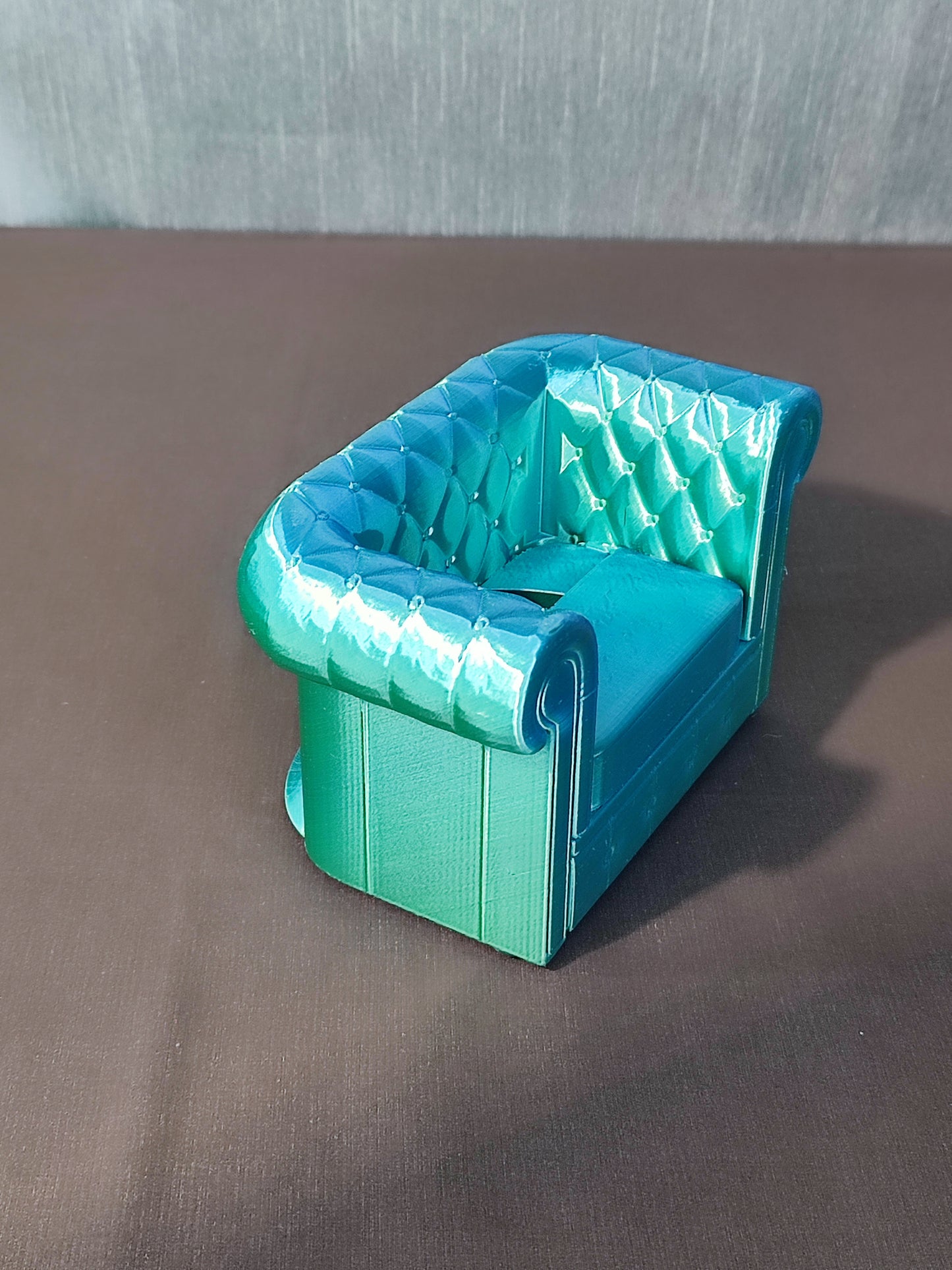 Simpatico divanetto portacellulare da tavolo