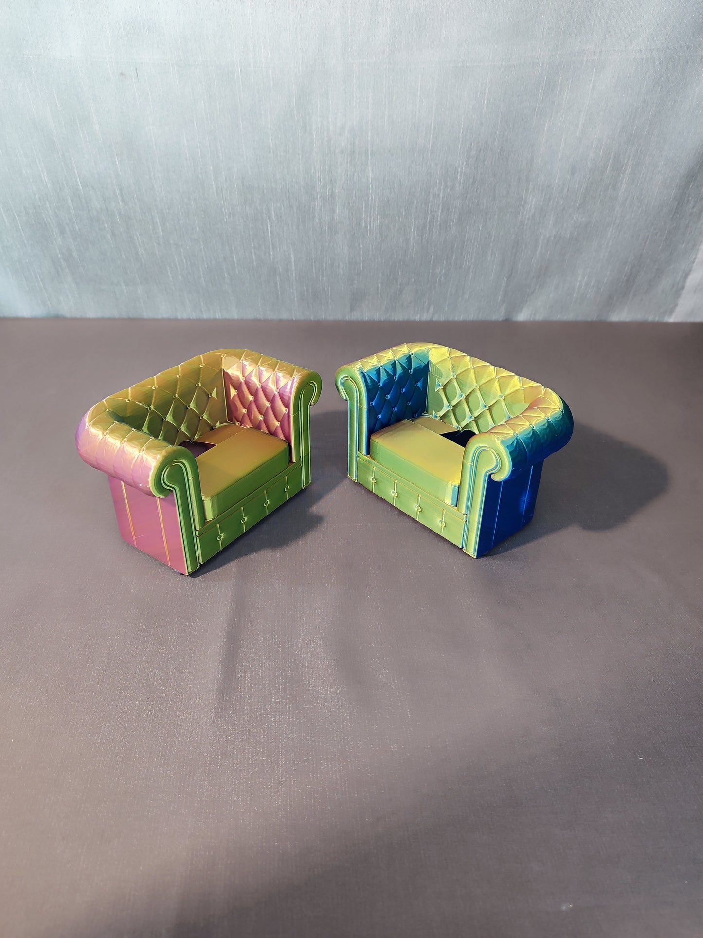 Simpatico divanetto portacellulare da tavolo