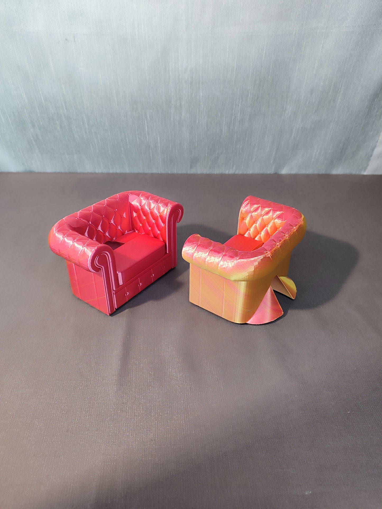 Simpatico divanetto portacellulare da tavolo